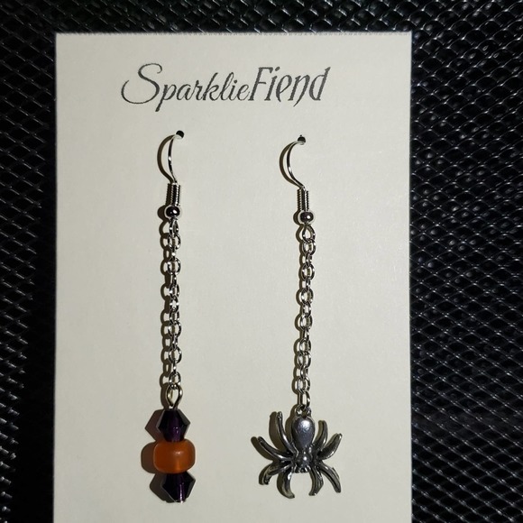 Mismatched Halloween earrings - Picture 5 of 5